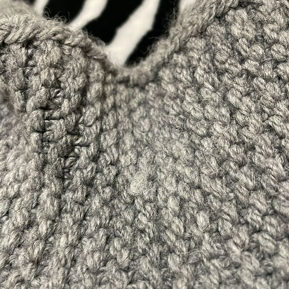 Zara long sleeve chunky cable knit turtle neck fringe grey cropped sweater - Picture 10 of 12